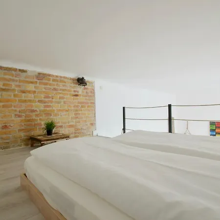 Standard By Hi5 - Wesselenyi 8 Budapest